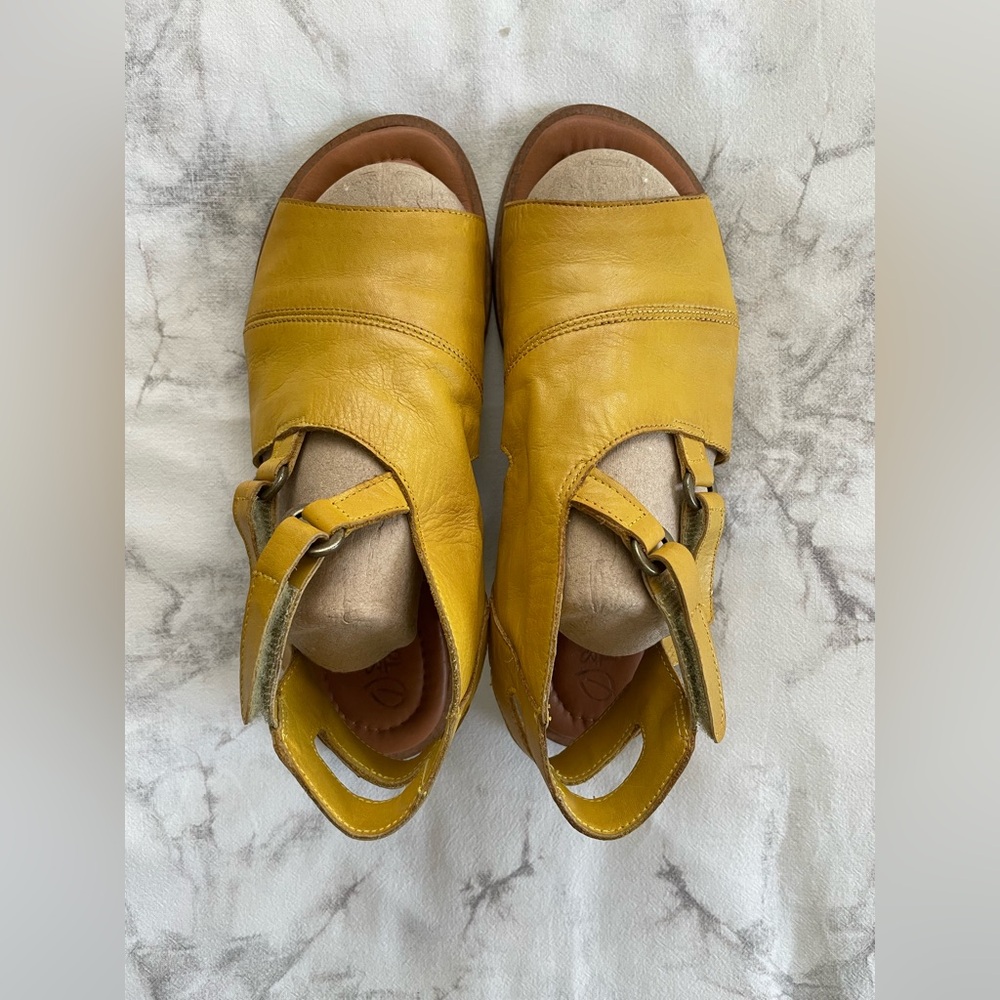 Sergio Tomani Yellow Leather Sandals
